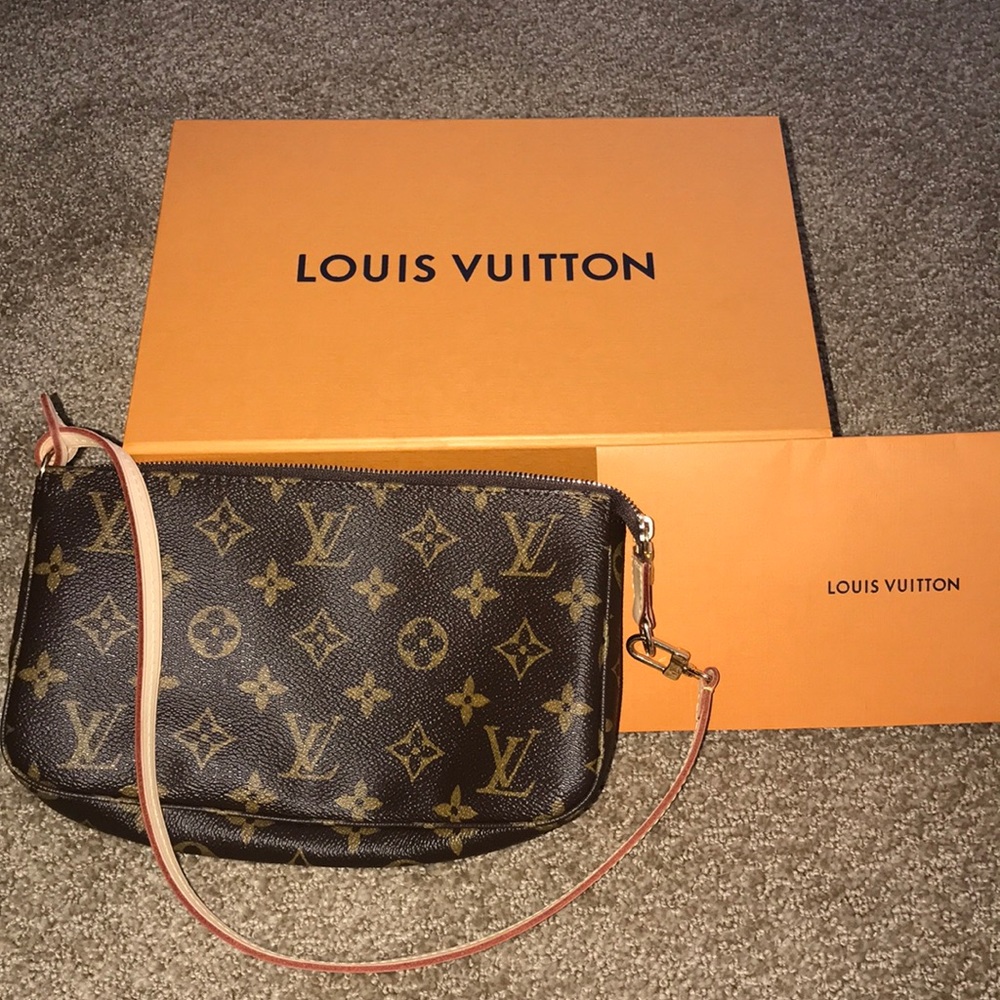 Authentic Louis Vuitton Pochette Accessoires